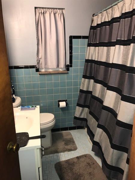 Main floor full bath