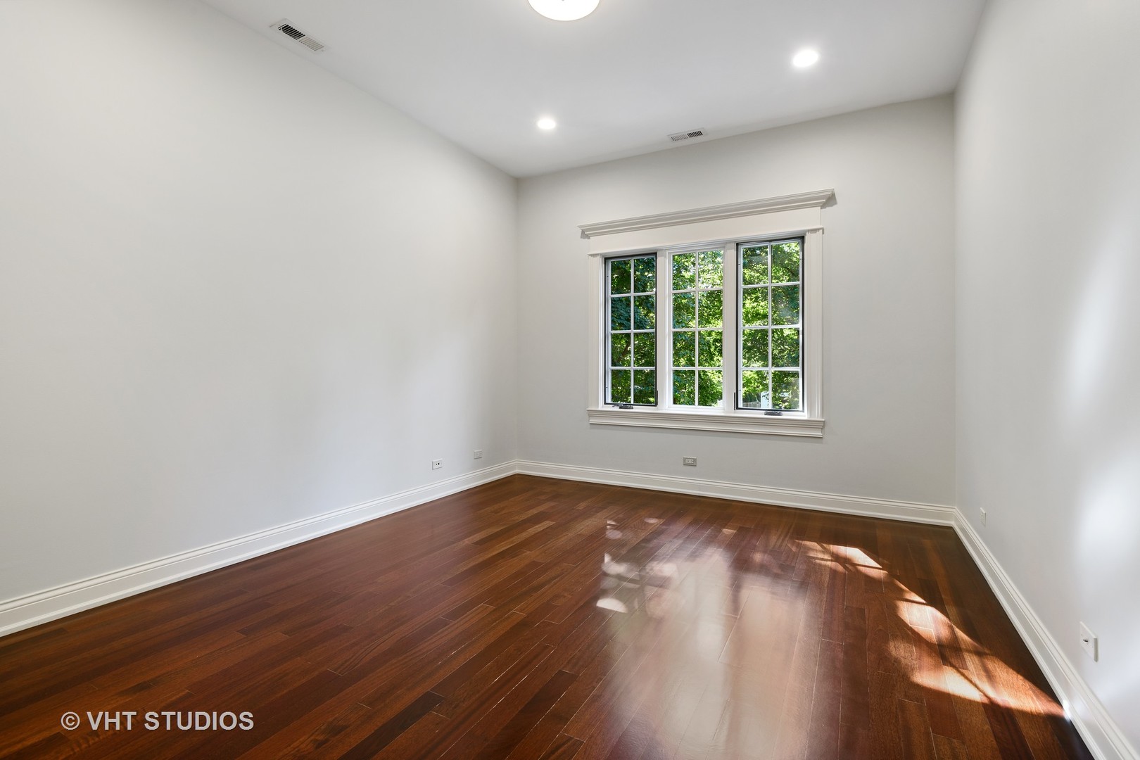 900 Seneca Road Wilmette, IL 60091 - Photo 23 of 32
