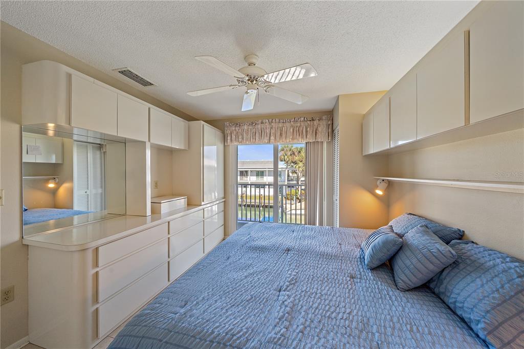 902 Gibbs Road, Unit 282 Venice, FL 34285 - Photo 15 of 19 a large bedroom with a large bed and a large window