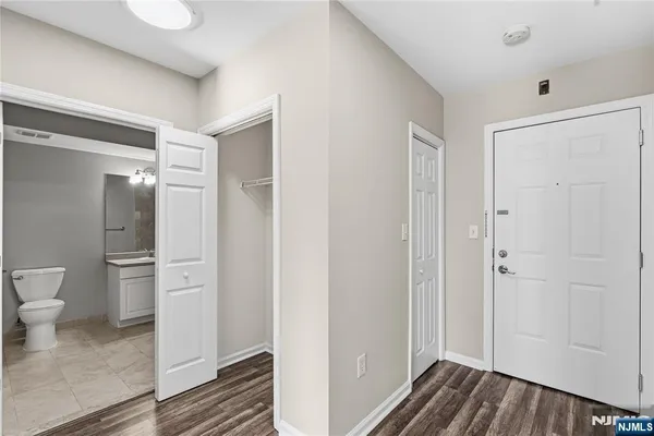 $2,700 | 905 River Road, Unit 202, Edgewater, NJ 07020