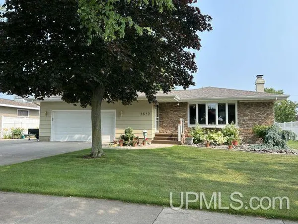 $298,000 | 1612 South 18th Street, Escanaba, MI 49829