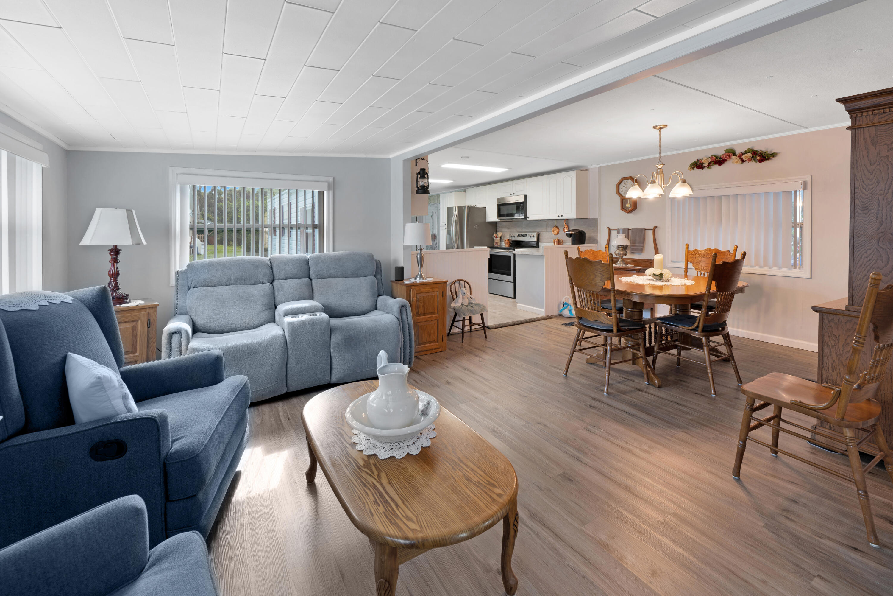 9273 Southwest Mary Drive Stuart, FL 34997 - Photo 5 of 30 DSC04137