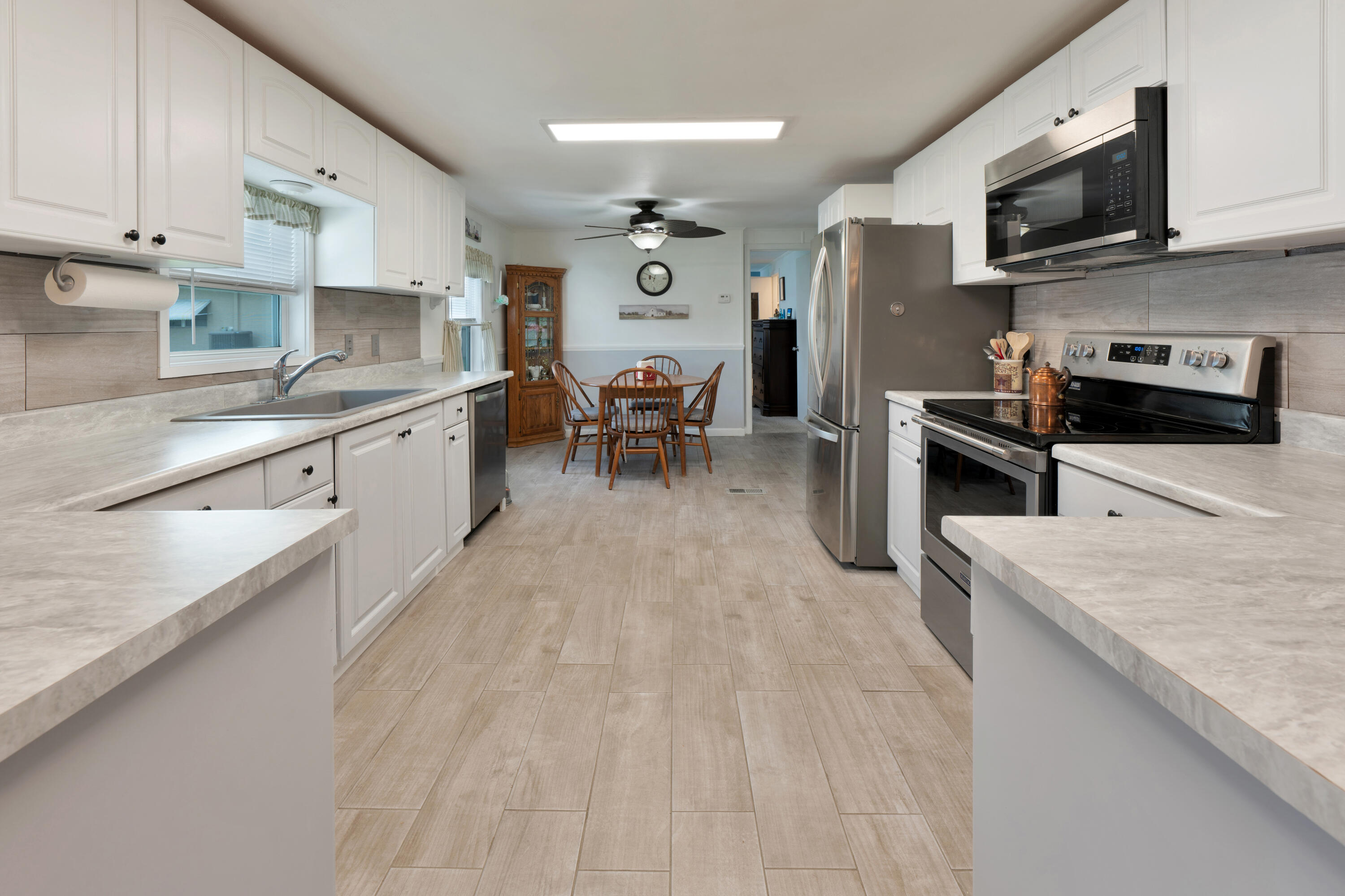 9273 Southwest Mary Drive Stuart, FL 34997 - Photo 9 of 30 DSC04164