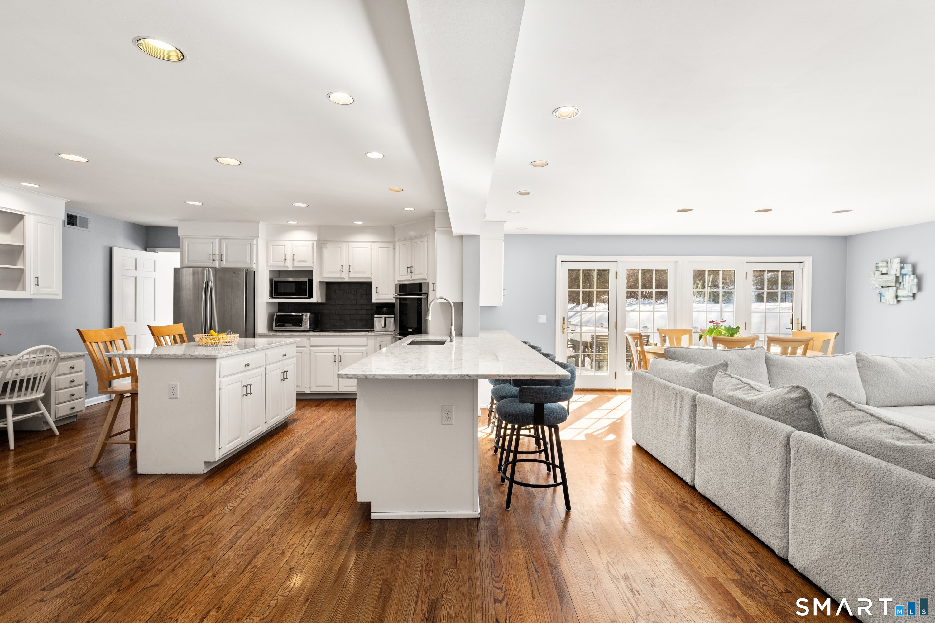 309 Sturges Ridge Road Wilton, CT 06897 - Photo 3 of 33 a living room with stainless steel appliances kitchen island granite countertop furniture wooden floor and a kitchen view