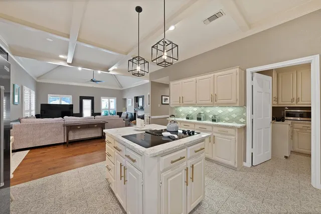 $698,500 | 2907 Arbor Oaks Drive, Arlington, TX 76006