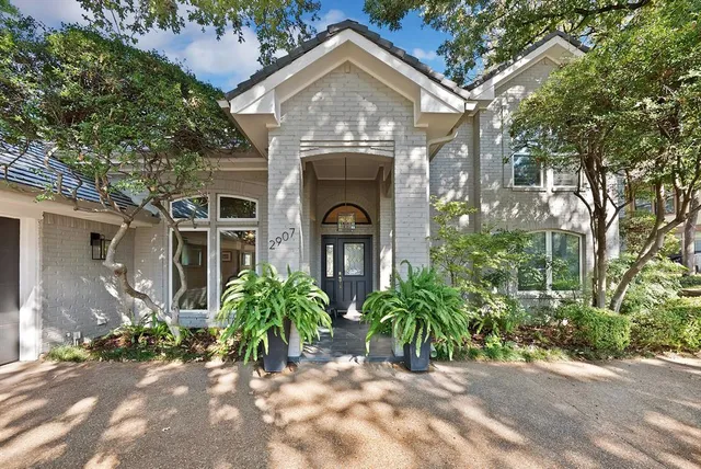 $698,500 | 2907 Arbor Oaks Drive, Arlington, TX 76006