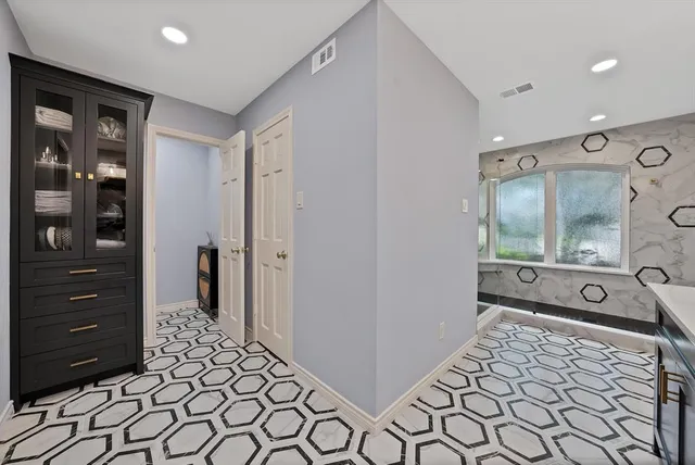 $698,500 | 2907 Arbor Oaks Drive, Arlington, TX 76006