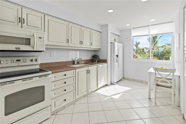 $6,000 | 724 Bayport Way, Unit 724, Longboat Key, FL 34228