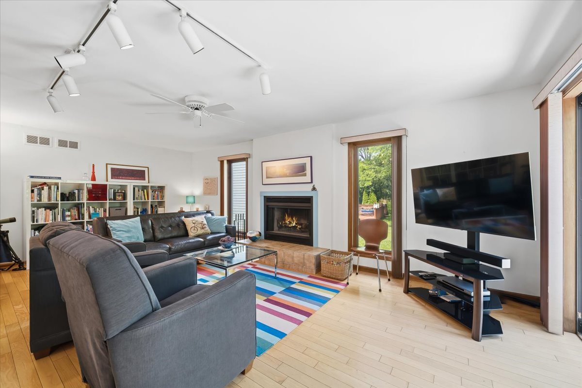 1755 Wiesbrook Road South Wheaton, IL 60189 - Photo 14 of 28