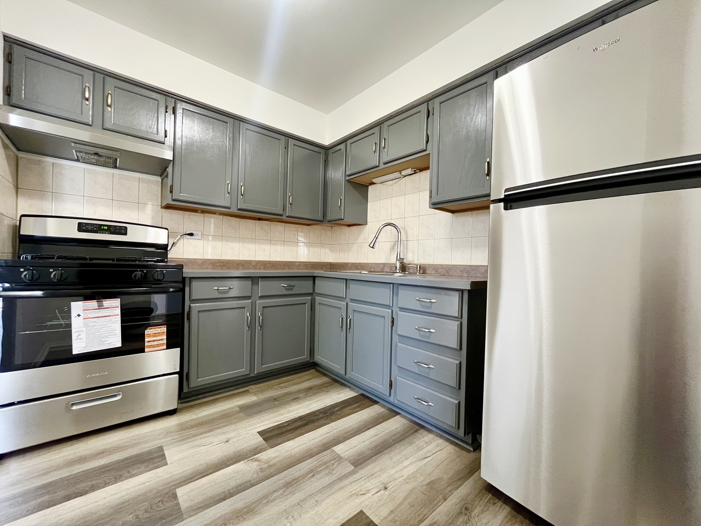 9725 Karlov Avenue, Unit 501 Oak Lawn, IL 60453 - Photo 11 of 17 a kitchen with stainless steel appliances a stove and a refrigerator