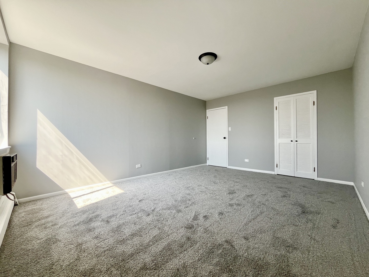 9725 Karlov Avenue, Unit 501 Oak Lawn, IL 60453 - Photo 9 of 17 a view of an empty room