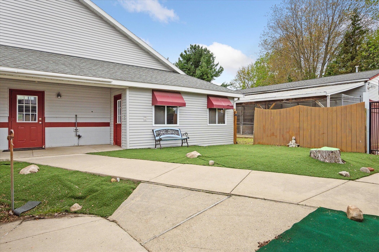 3650 Hogback Road Fowlerville, MI 48836 - Photo 4 of 99
