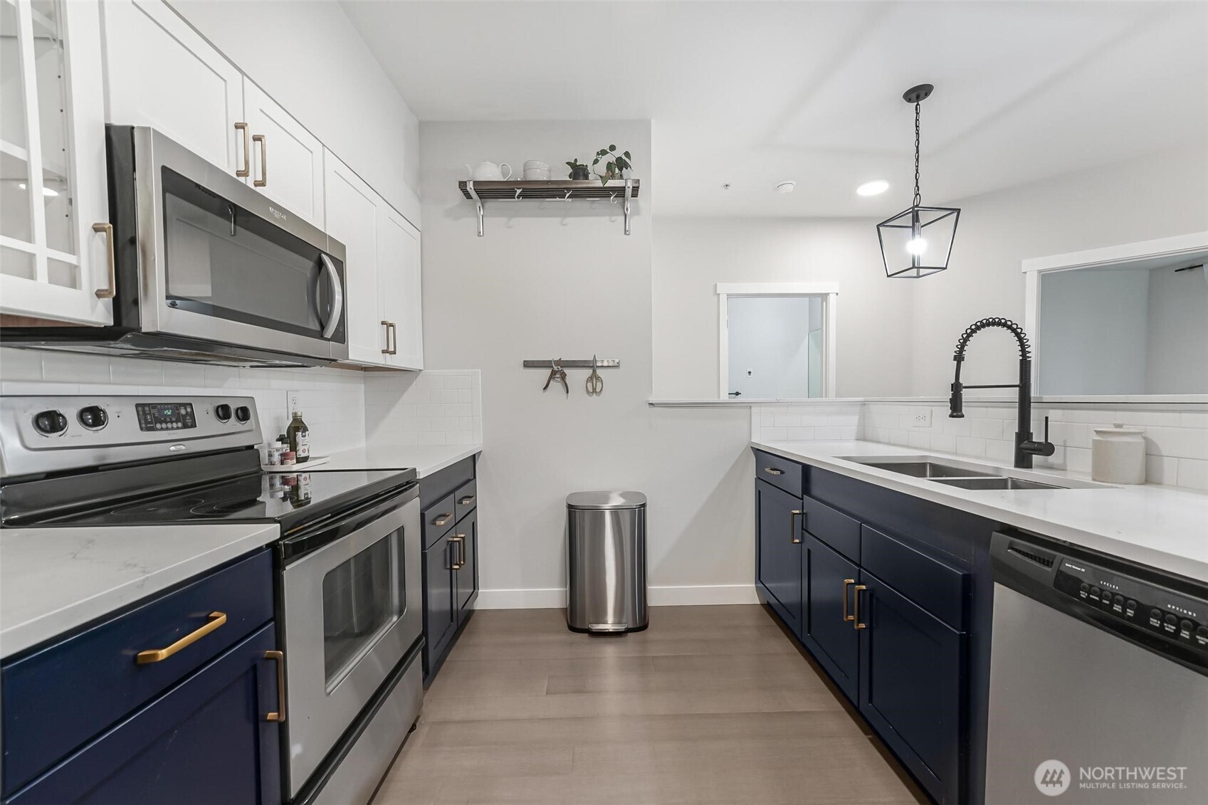 2970 Southwest Raymond Street, Unit 102 Seattle, WA 98126 - Photo 7 of 33
