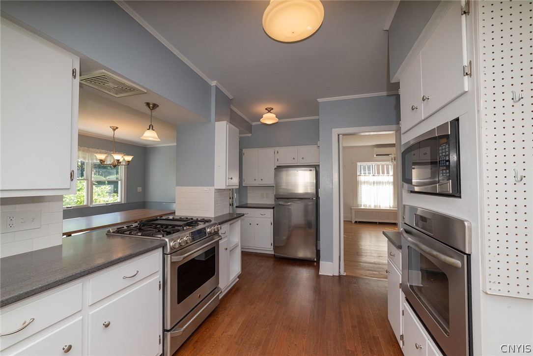 167 Beverly Road Syracuse, NY 13207 - Photo 19 of 50 Hardwood floors and classic cabinetry flow seamlessly through this efficient, well-equipped culinary space.