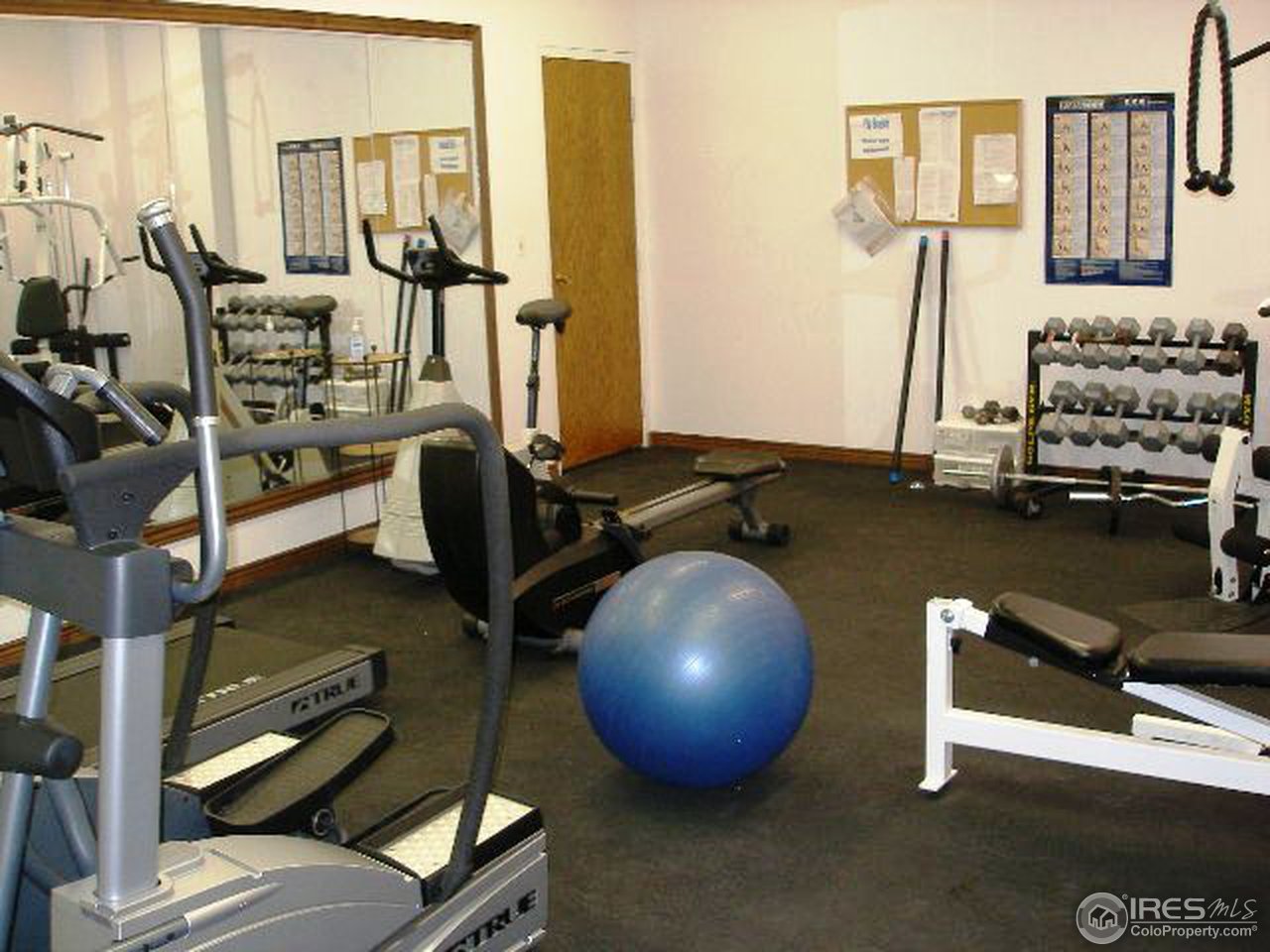 1850 Folsom Street, Unit 1007 Boulder, CO 80302 - Photo 8 of 13 a room with table and chairs