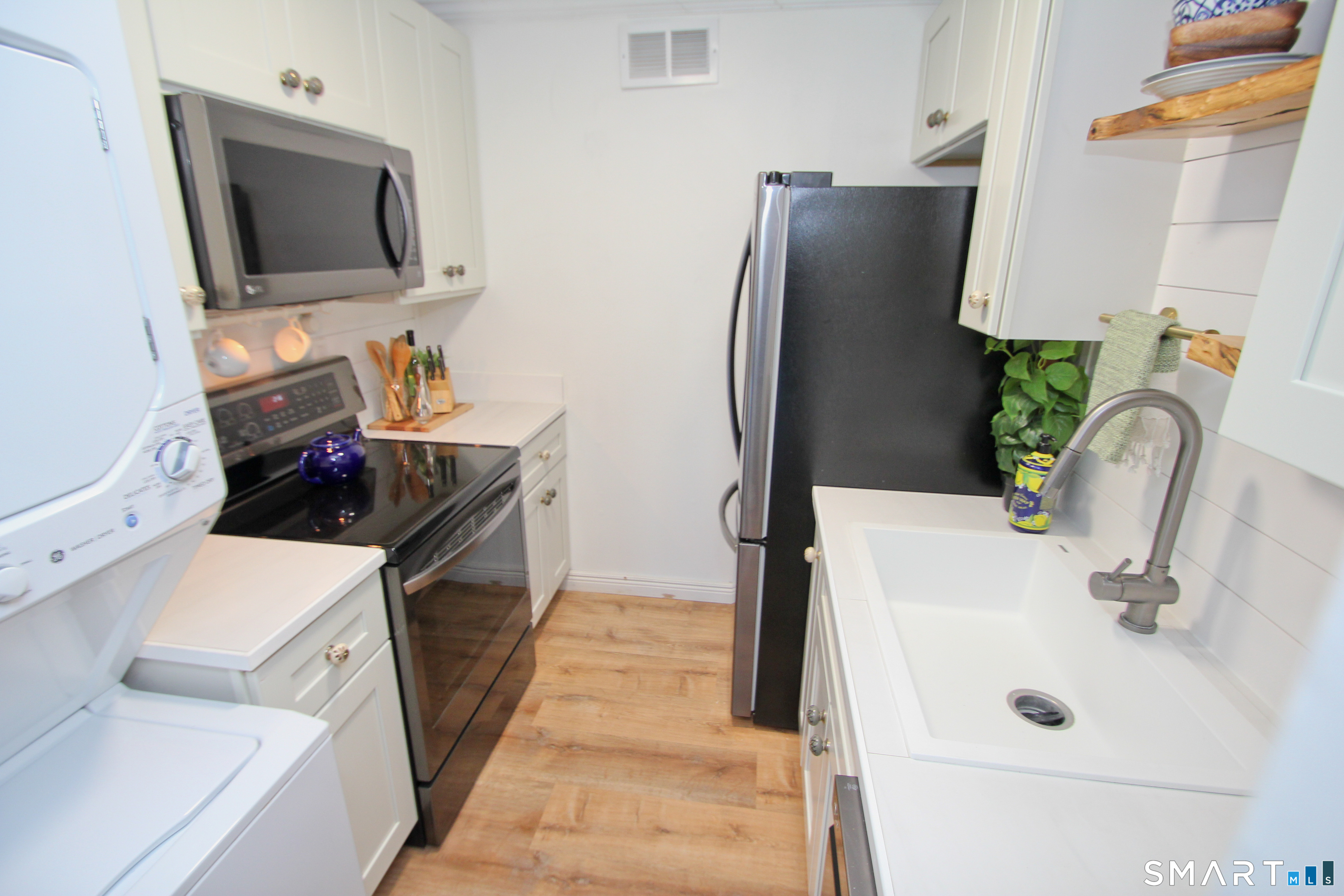 83 Landing Circle, Unit 83 Suffield, CT 06078 - Photo 8 of 19