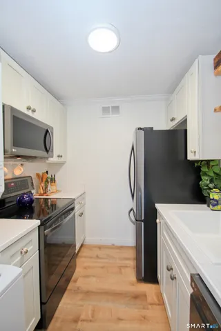 $199,900 | 83 Landing Circle, Unit 83, Suffield, CT 06078