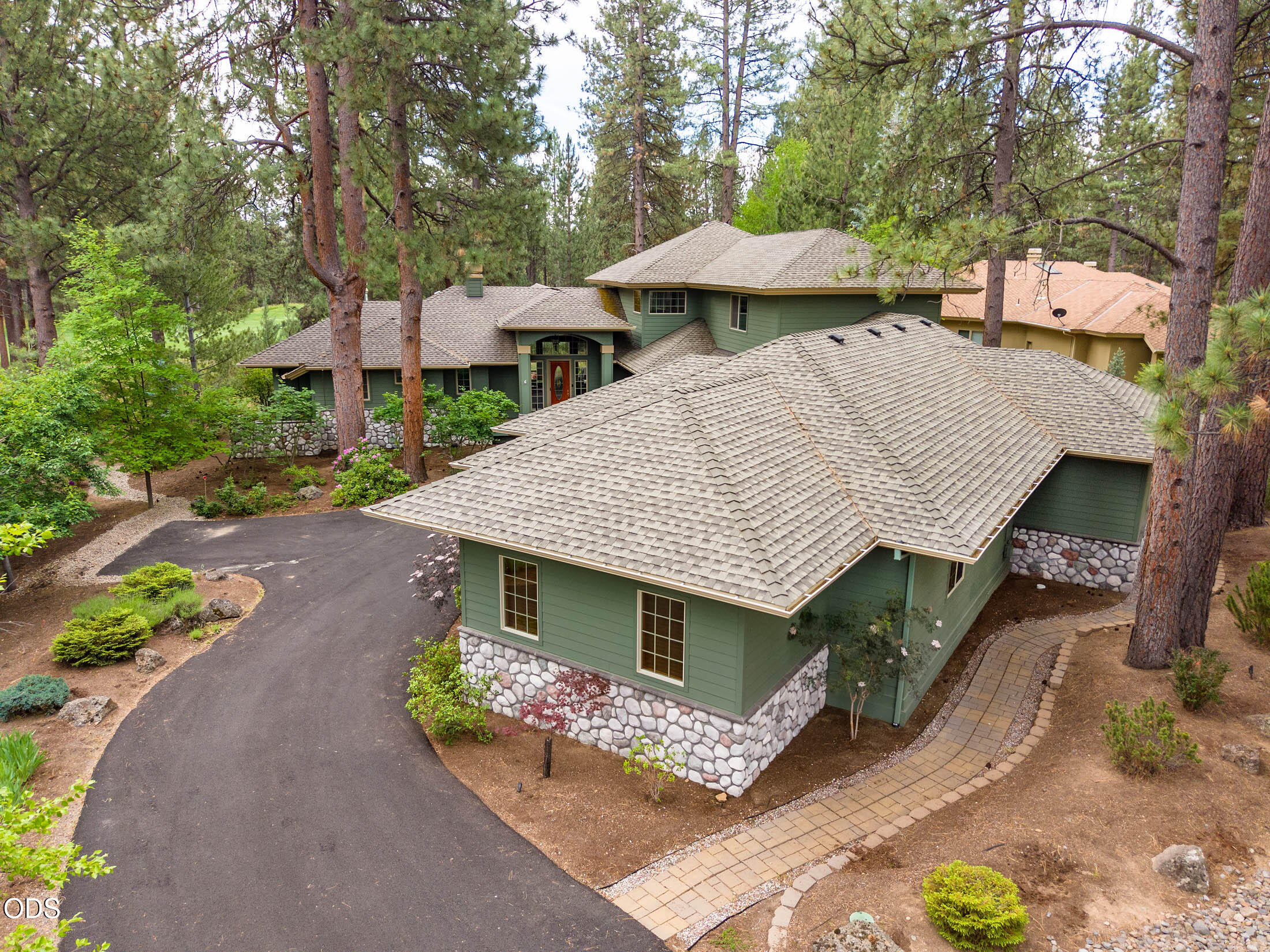 60621 Golf Village Loop Bend, OR 97702 - Photo 2 of 47
