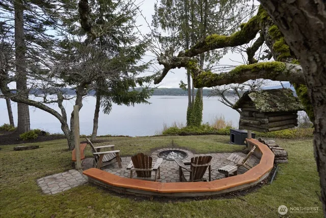 a view of a water with a barn in the background