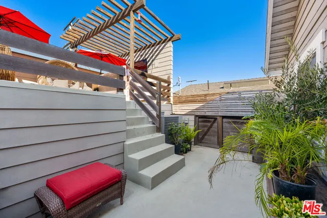 $1,625,000 | 107 Clubhouse Avenue, Venice, CA 90291