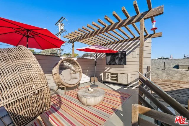 $1,625,000 | 107 Clubhouse Avenue, Venice, CA 90291