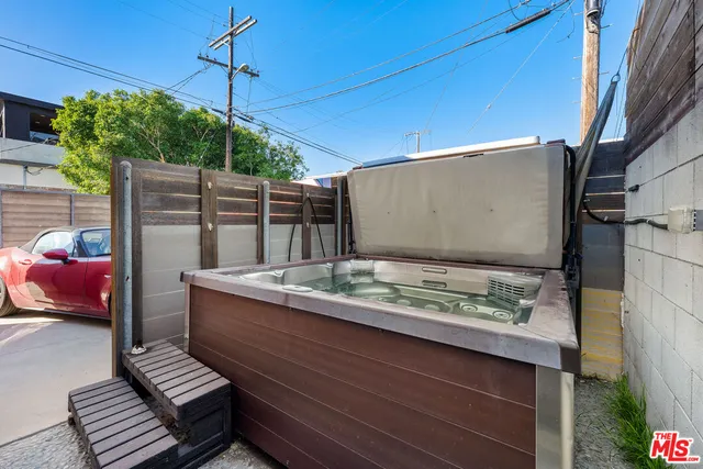 $1,625,000 | 107 Clubhouse Avenue, Venice, CA 90291