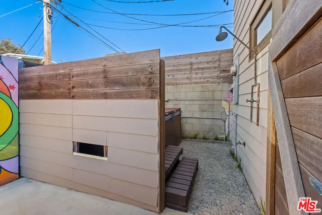 $1,625,000 | 107 Clubhouse Avenue, Venice, CA 90291