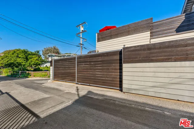 $1,625,000 | 107 Clubhouse Avenue, Venice, CA 90291