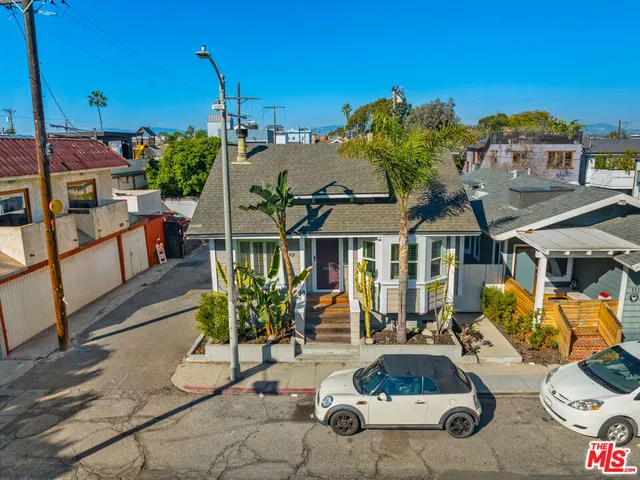 $1,625,000 | 107 Clubhouse Avenue, Venice, CA 90291
