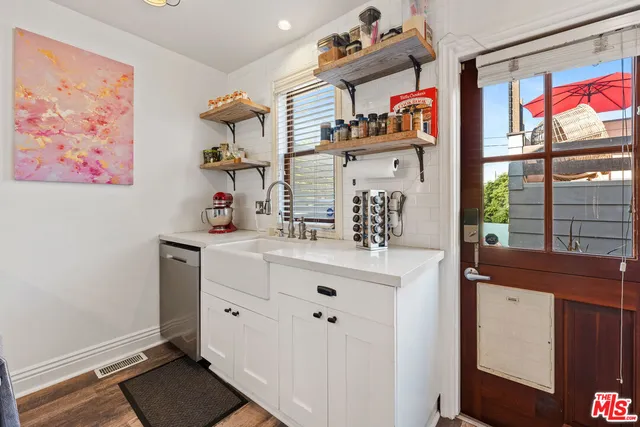 $1,625,000 | 107 Clubhouse Avenue, Venice, CA 90291