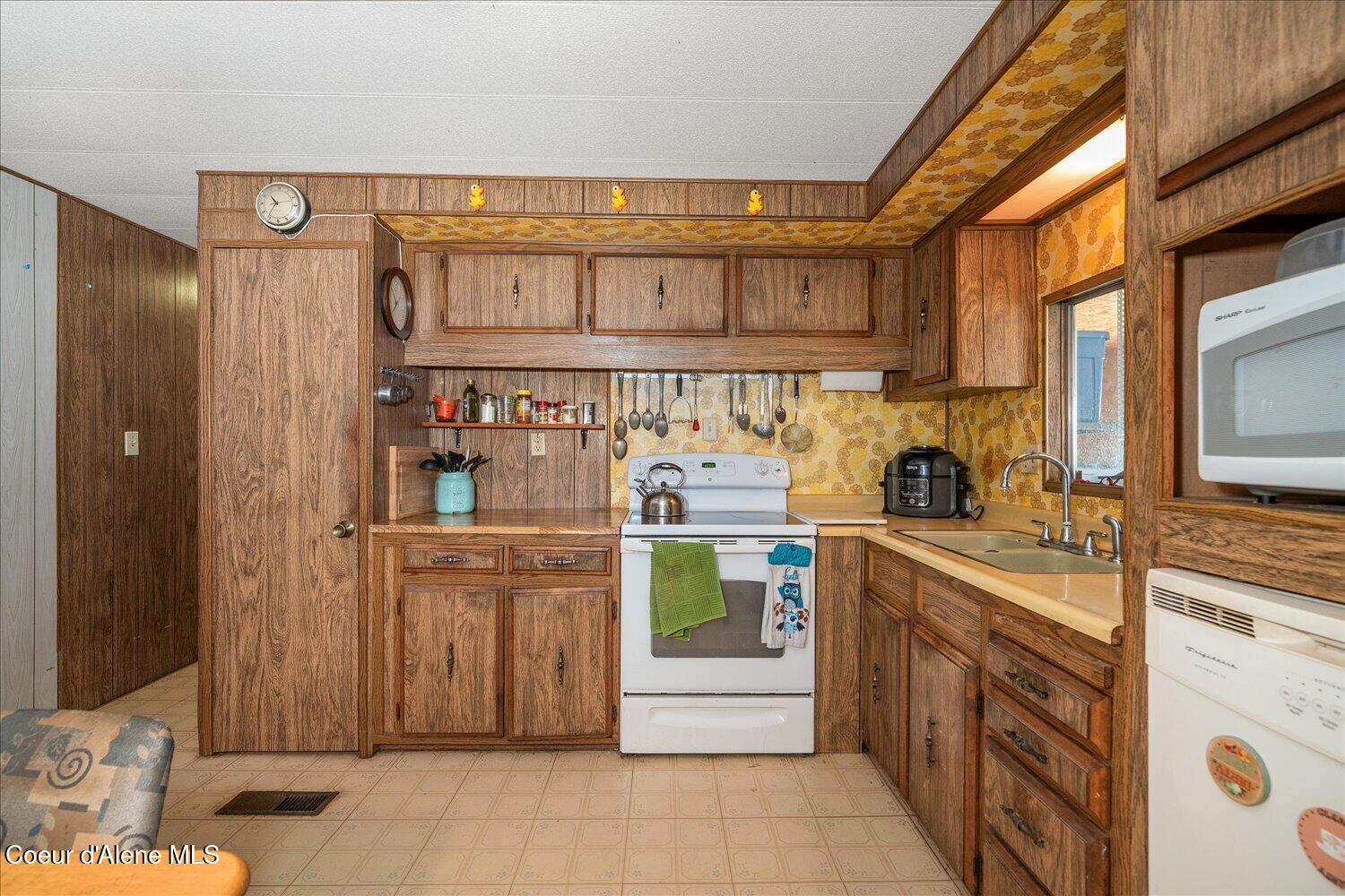 600 West Rocky Road Rathdrum, ID 83858 - Photo 6 of 35 Kitchen 2