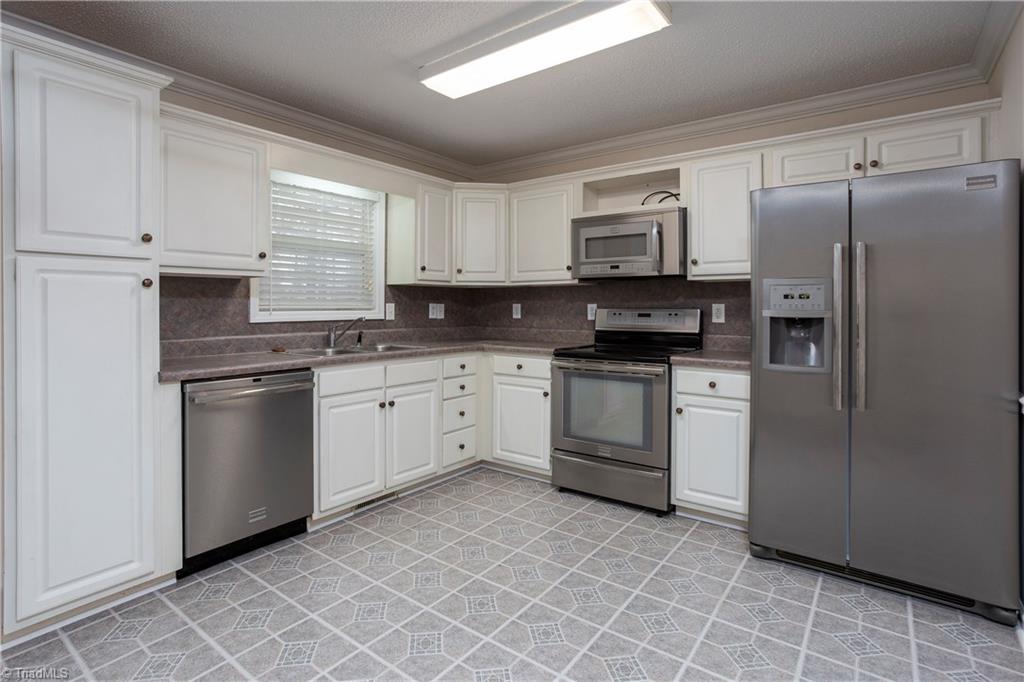 3779 Earnhardt Road Asheboro, NC 27205 - Photo 9 of 25 Gallery Image 9
