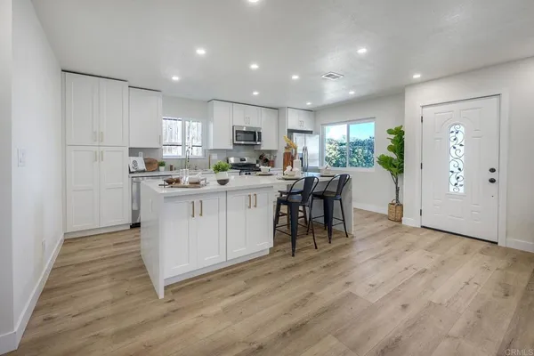 $799,999 | 1350 Marabou Lane, Vista, CA 92083
