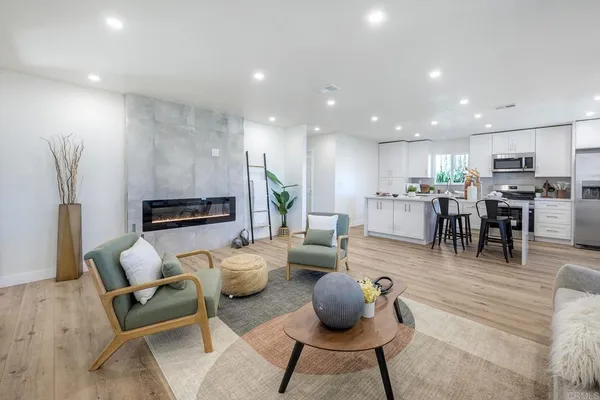 $799,999 | 1350 Marabou Lane, Vista, CA 92083