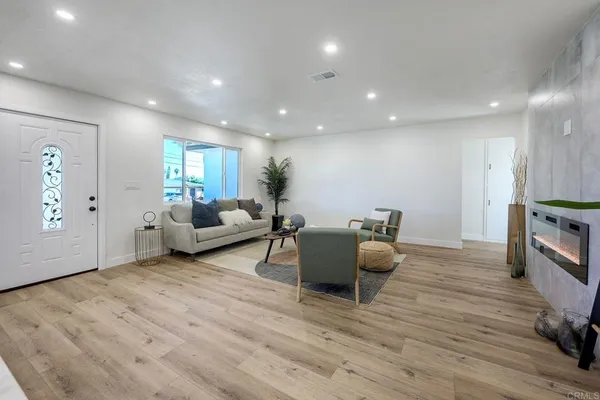 $799,999 | 1350 Marabou Lane, Vista, CA 92083