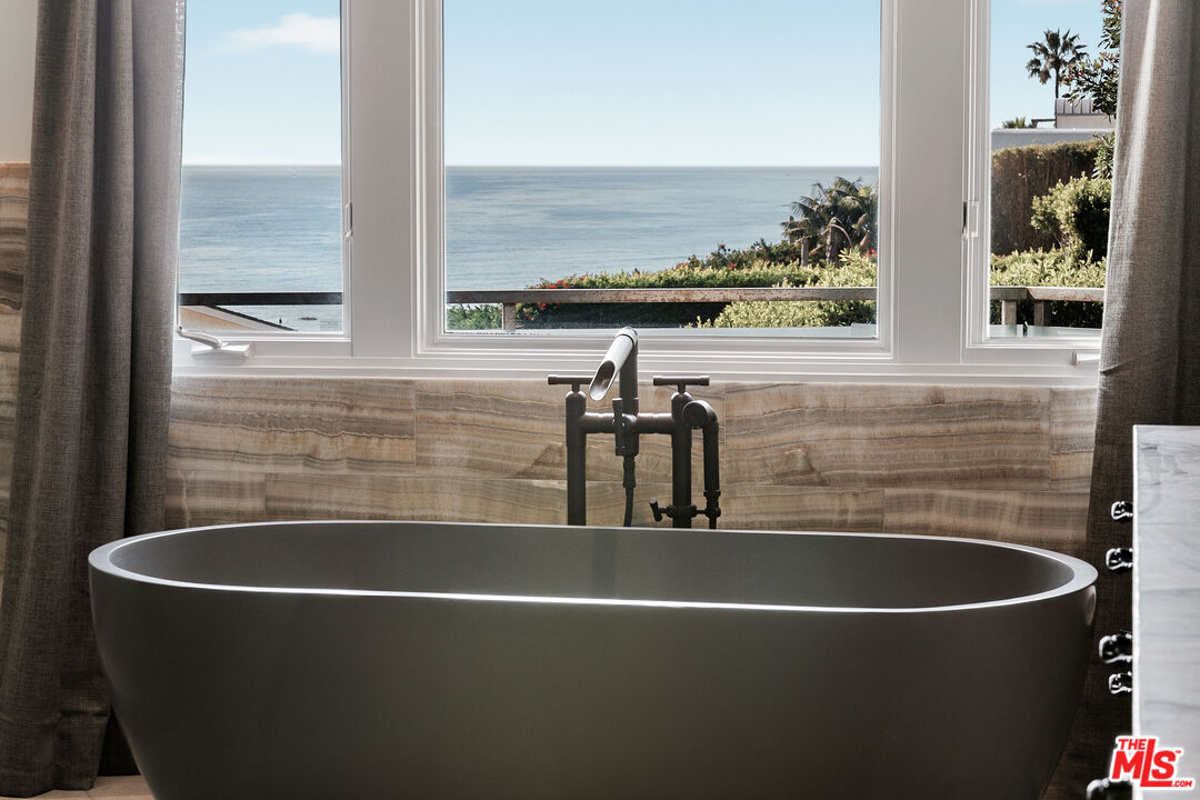 31558 Victoria Point Road Malibu, CA 90265 - Photo 37 of 55 a view of a bathtub in a balcony