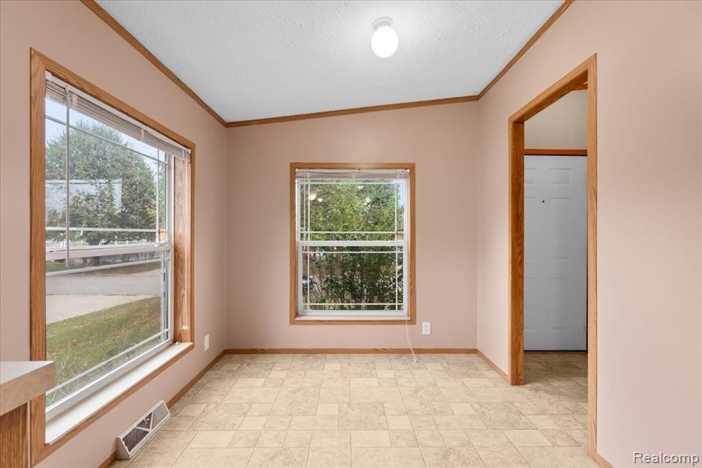 4477 Single Tree Drive Howell, MI 48843 - Photo 10 of 26 Gallery Image 10