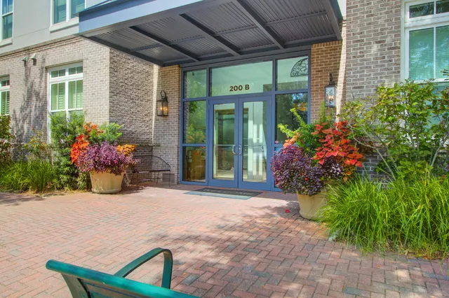 $880,000 | 200 River Landing Drive, Unit B205, Charleston, SC 29492