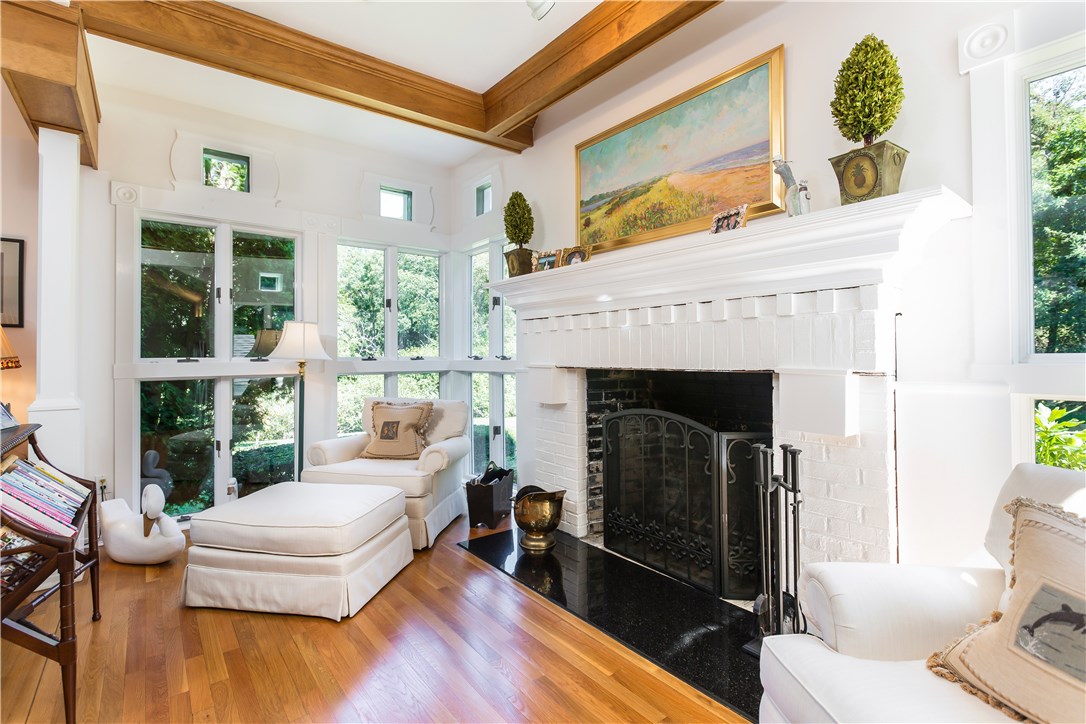 21 Yosemite Valley Road Westerly, RI 02891 - Photo 4 of 38