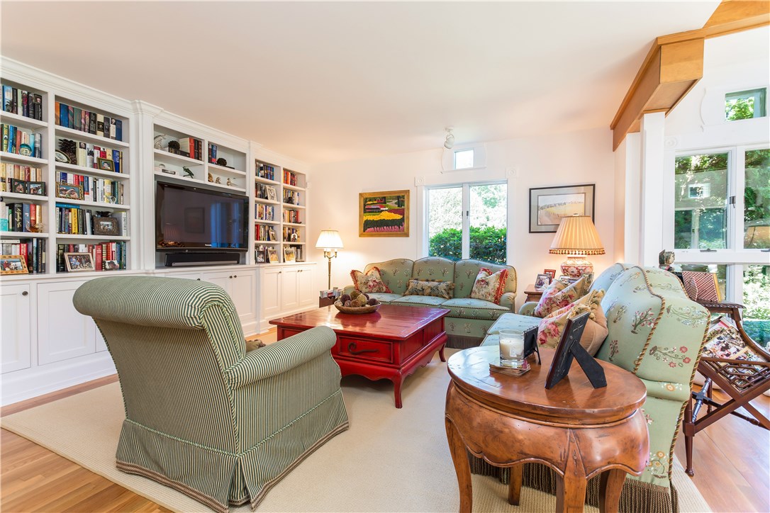 21 Yosemite Valley Road Westerly, RI 02891 - Photo 8 of 38