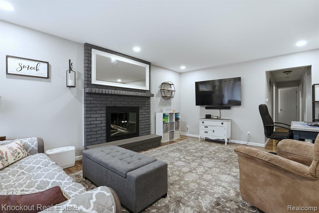 4256 Emerald Road Bridgeport, MI 48722 - Photo 11 of 47 Gallery Image 11