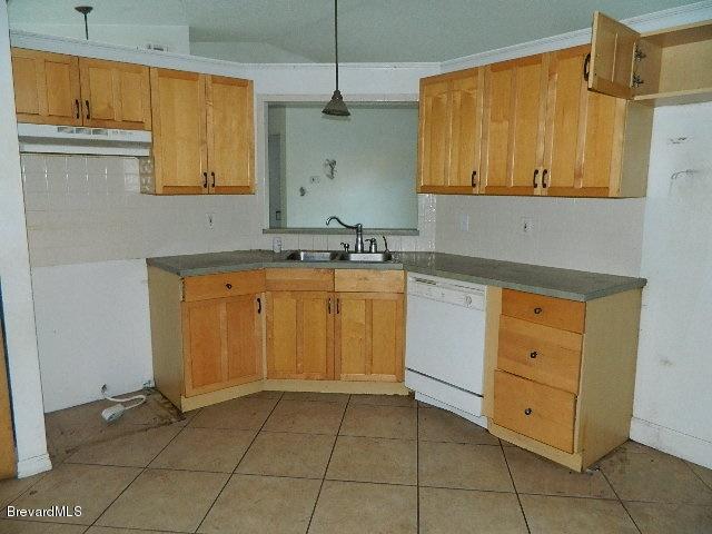 1041 Commerce Road Southeast Palm Bay, FL 32909 - Photo 5 of 7 Kitchen.jpg