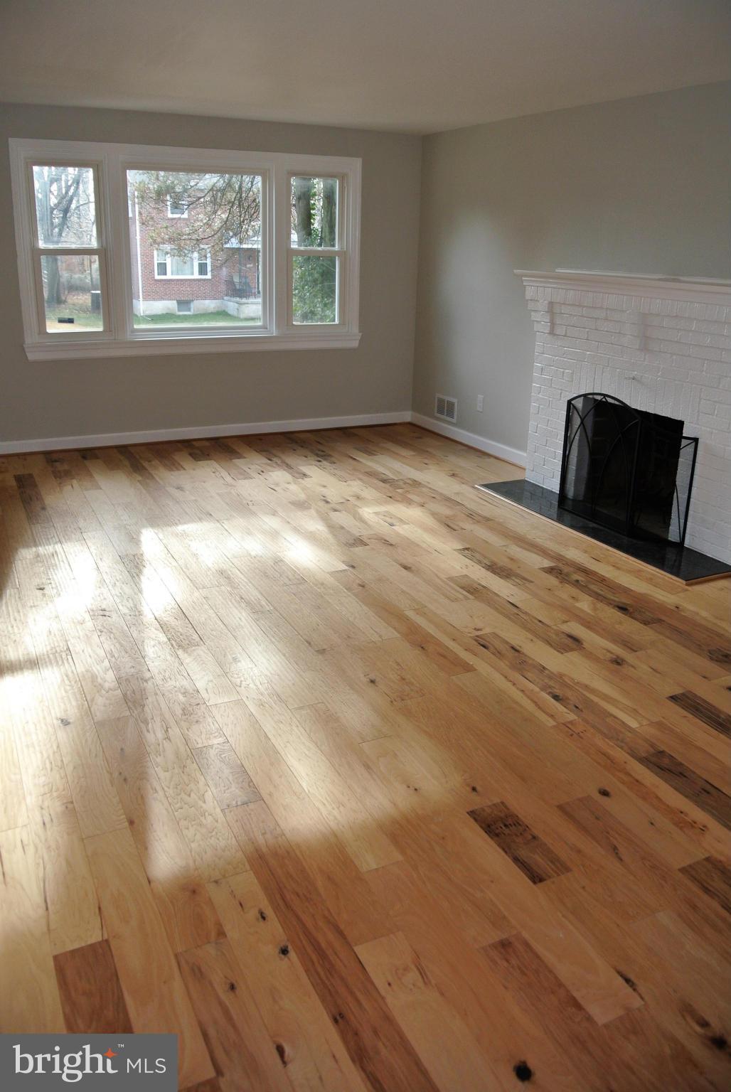 3666 Forest Hill Road Baltimore, MD 21207 - Photo 3 of 27 Living Room
