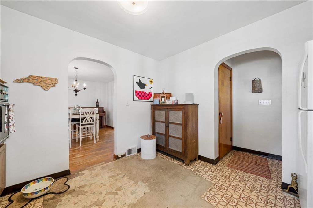 629 Sandy Hill Road Irwin, PA 15642 - Photo 7 of 41