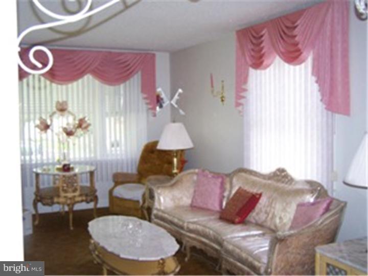 2711 Prescott Road Havertown, PA 19083 - Photo 4 of 25 Living Room