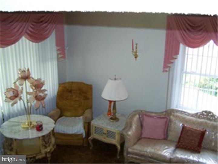 2711 Prescott Road Havertown, PA 19083 - Photo 5 of 25 Living Room