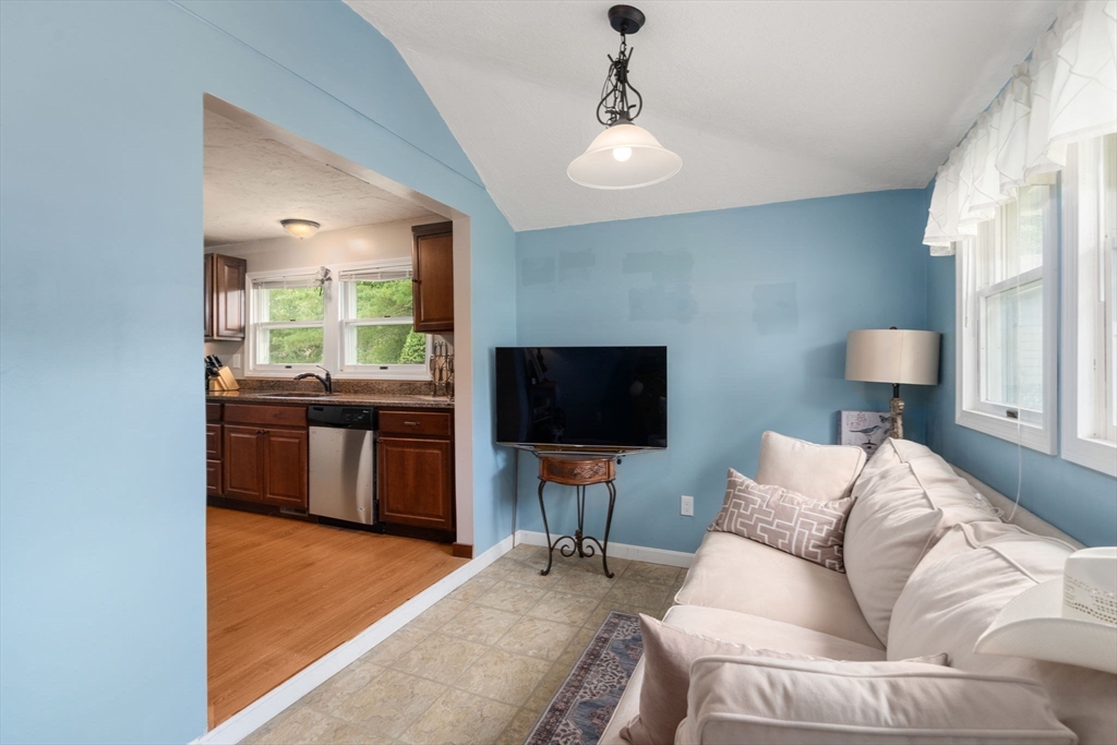 10 Riverside Drive Auburn, MA 01501 - Photo 9 of 33 Gallery Image 9
