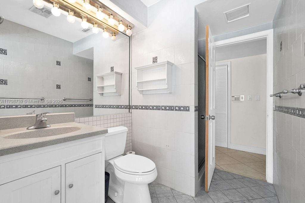 6551 Southwest 126th Street Pinecrest, FL 33156 - Photo 15 of 39 a bathroom with a sink and mirror