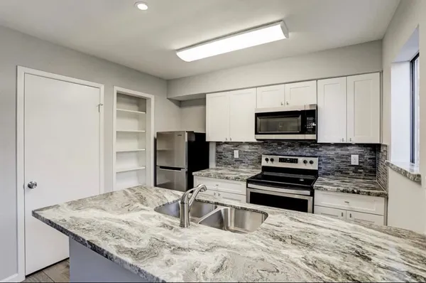 $1,550 | 2120 Wilcrest Drive, Unit 103, Houston, TX 77077