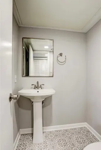 $1,685 | 2120 Wilcrest Drive, Unit 103, Houston, TX 77077